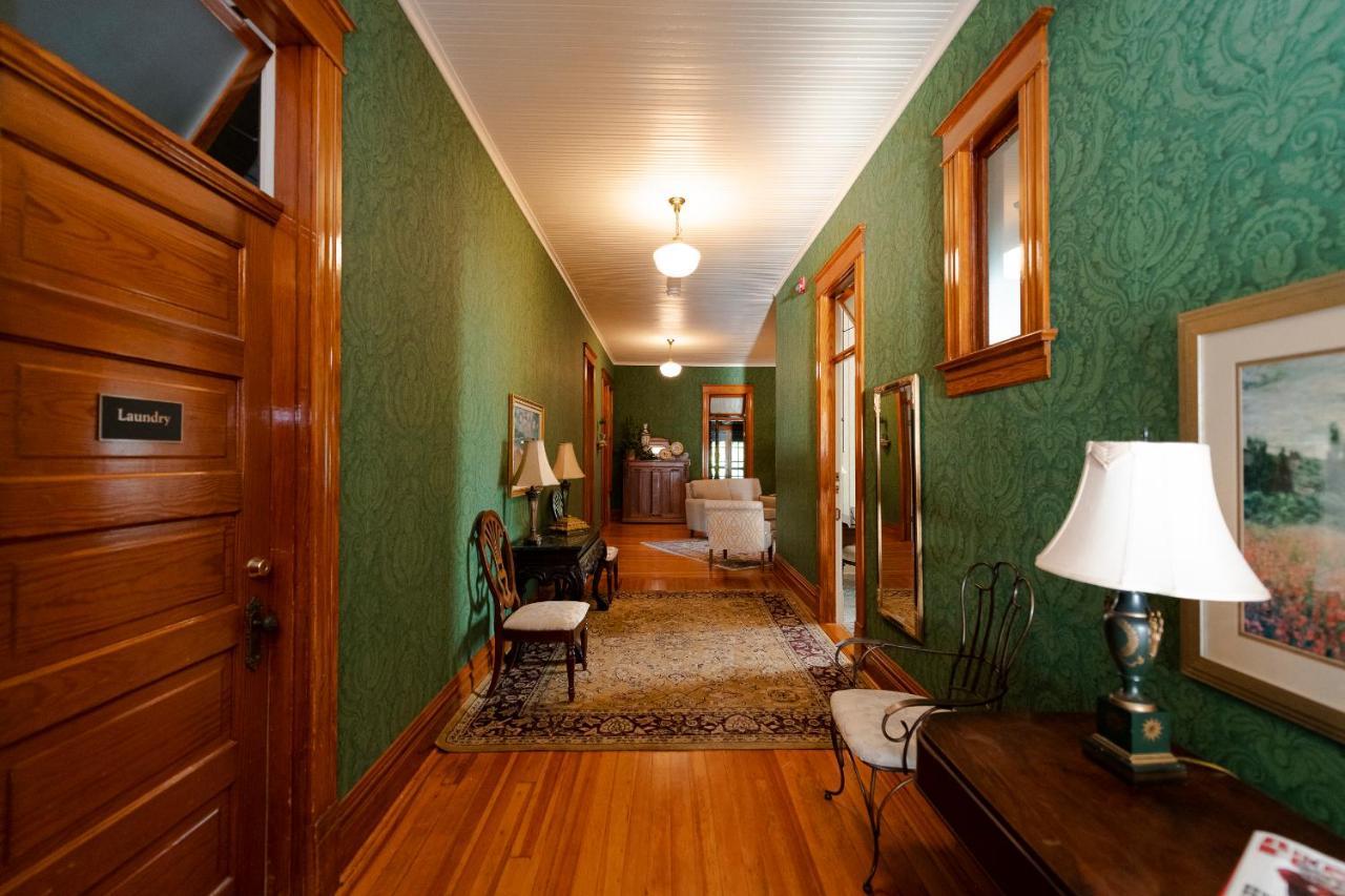 Captain Henderson House Hotel Arkadelphia Exterior photo